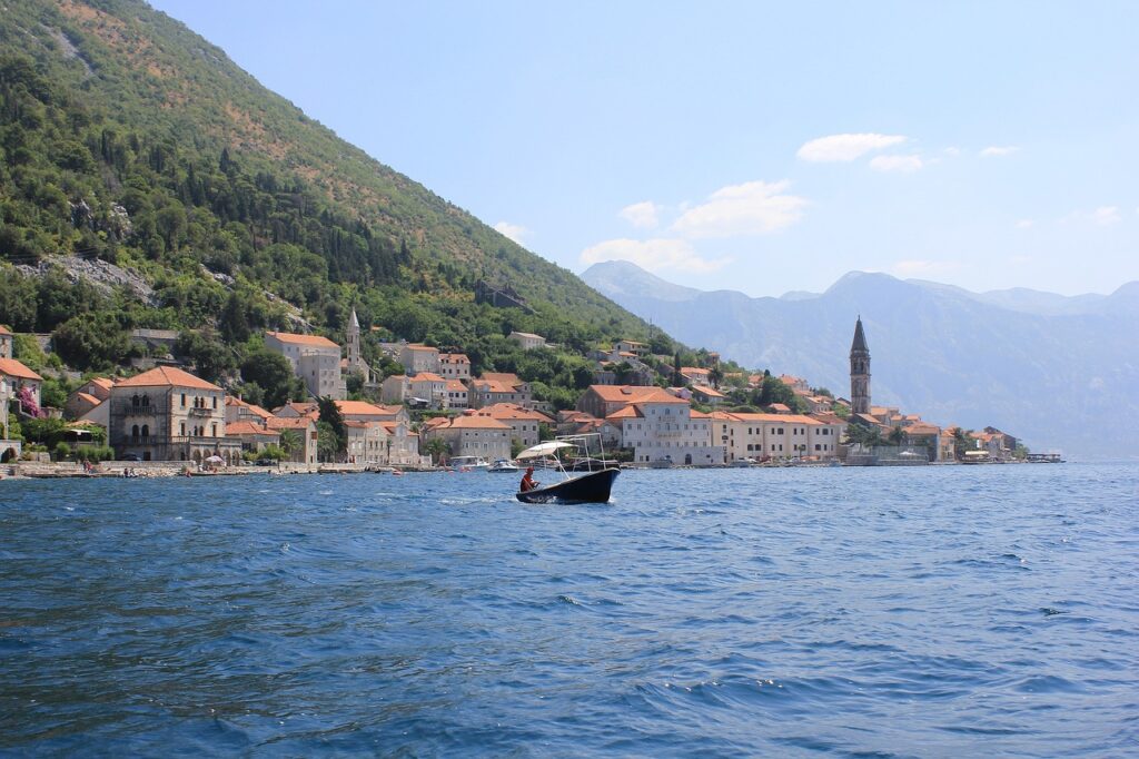 Boat view on Perast, captured during tour with Castrum Experience